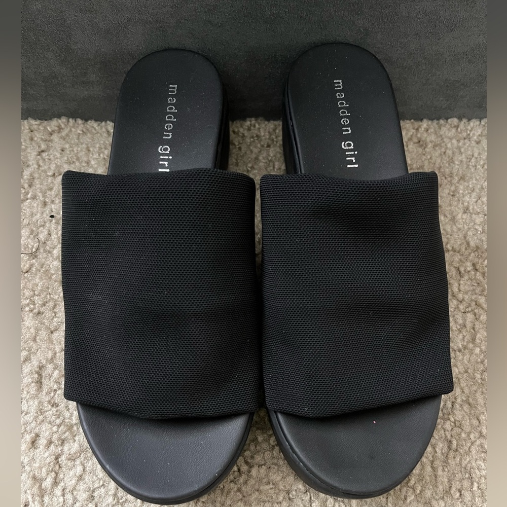 Madden Girl Y2K Shelbie Sandal Size 7